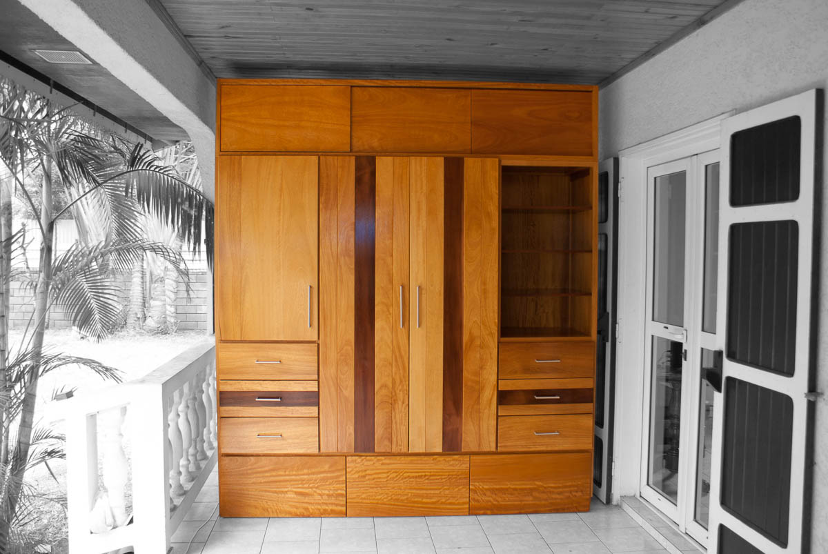 Dressing en iroko et palissandre de Madagascar