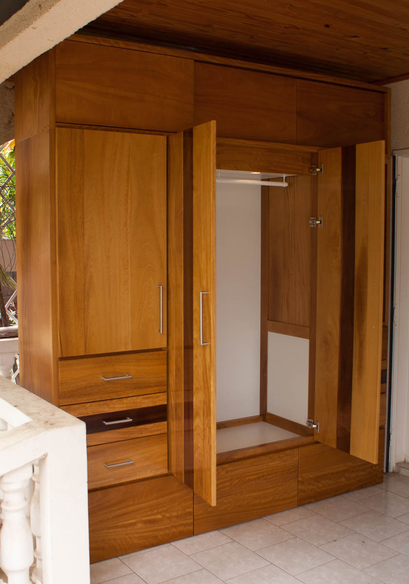Dressing en iroko et palissandre de Madagascar