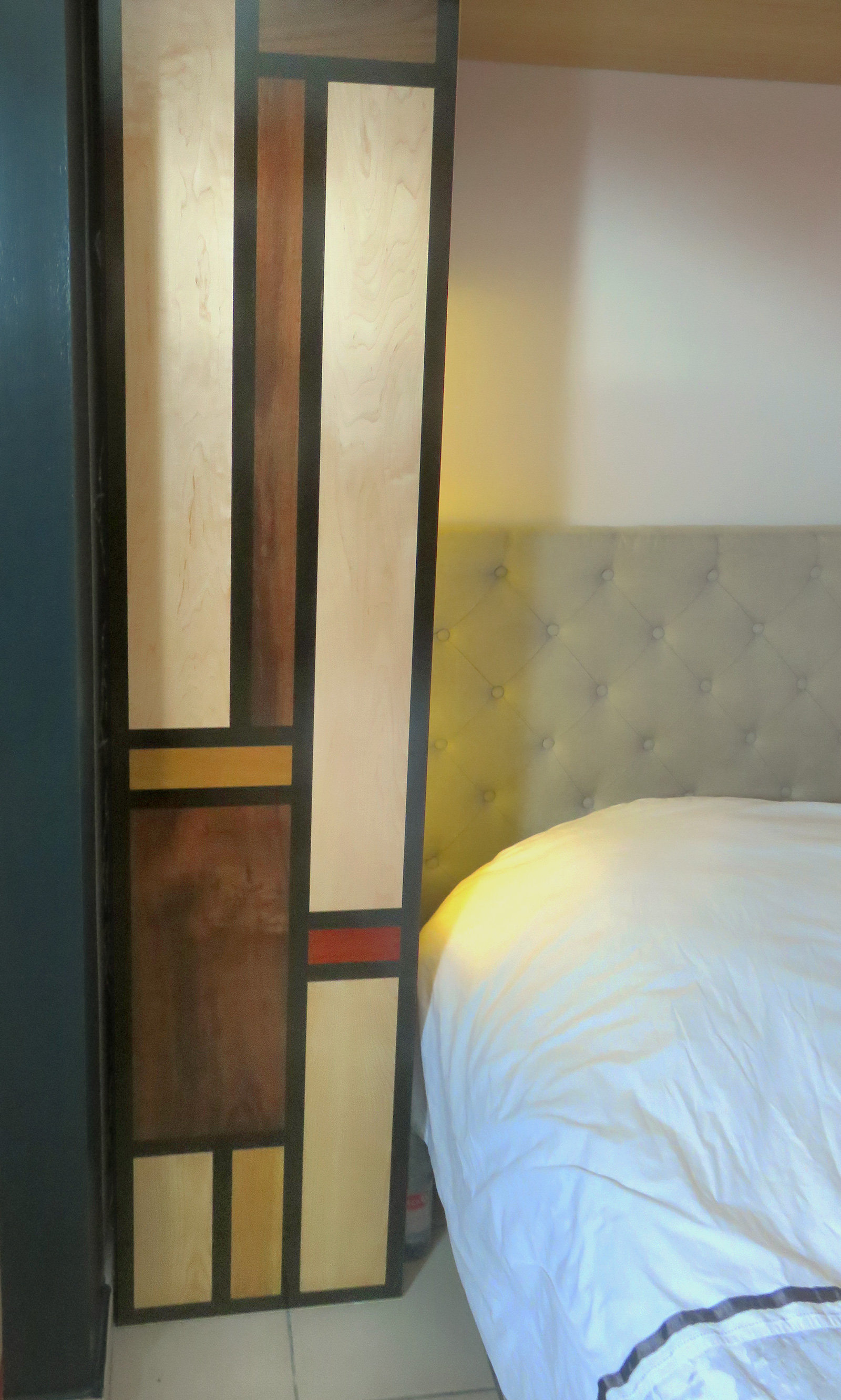 Placard de chambre façon Mondrian
