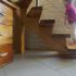 Escalier et bureau en movingui et tamarin